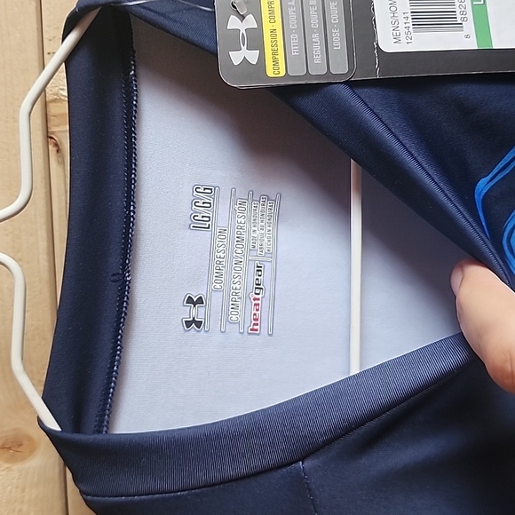 Under Armour Compression Jaws Shirt Men's Size Large NWT - Picture 4 of 6